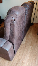 Dual reclining sofa