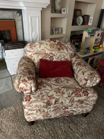 Living Room Chairs & Sofa