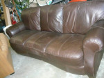Leather 3 cushion sofa-Cabin? -Pet free-no smoking home