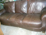 Leather 3 cushion sofa-Cabin? -Pet free-no smoking home