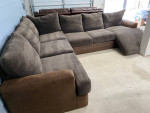 Sectional sofa with chaise