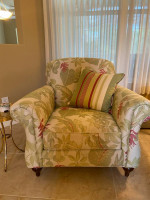 Beautiful, sunny sofa and chair set