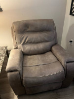 Reclining sofa with 2 recliner chairs