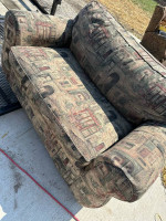 Sofa/loveseat/bed