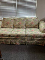 Traditional Floral Sofa 88 X 32