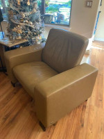 Living Room Set: Ekornes Stressless Sofa & 2 matching Chairs - Leather
