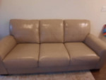 LEATHER SOFA AND LOVE SEAT EXCELLENT CONDITIONS.