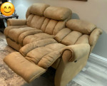 Power Reclining Sofa in Excellent Condition