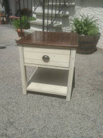 1 drawer side table or nightstand or sofa table (not old)