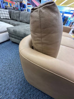brand new floor model Flexsteel genuine leather 89” sofa