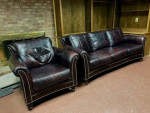 BRADINGTON YOUNG, RICHARDSON MATCHING LEATHER SOFA & CHAIR (MAHOGANY)