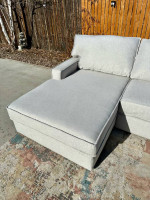 π FREE DELIVERY ! Stunning England White Grey Sectional Sofa w/ Chaise