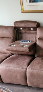 Like Brand New HIGHEST QUALITY FULLY ELECTRIC RECLINING Couch SOFA & CHAIR COMBI