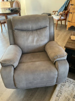 Excellent sofa and recliner