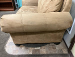 Compact Loveseat / Couch / Davanport / Sofa