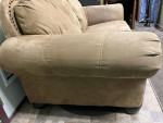 Compact Loveseat / Couch / Davanport / Sofa