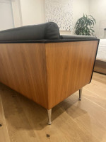 Stunning Herman Miller Goetz Sofa - Timeless Elegance!