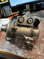 BMW WATER PUMP 11 517 586 925