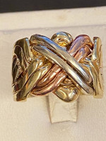 14 K try color gold ring