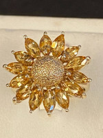 10 K gold lady’s ring