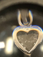 White gold heart shape diamond pendant