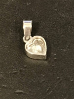 White gold heart shape diamond pendant