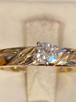Diamond engagement ring