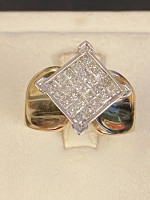 Diamond engagement ring