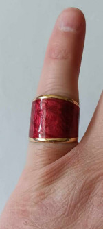 14k yellow Gold and red swirl enamel ring