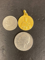 18 K gold charm