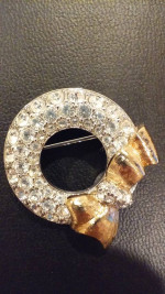 SWAROVSKI PAVE WREATH PIN