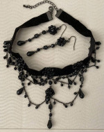 Necklace and earrings set