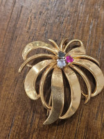 Mid Century 8 KT Yellow Gold 3 Stone Bow Brooch