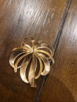 Mid Century 8 KT Yellow Gold 3 Stone Bow Brooch