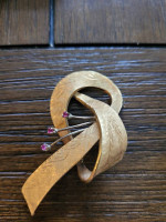 Mid Century 18K Yellow Gold and Ruby "Pretzel" Bow Brooch!