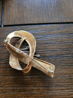 Mid Century 18K Yellow Gold and Ruby "Pretzel" Bow Brooch!