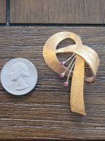 Mid Century 18K Yellow Gold and Ruby "Pretzel" Bow Brooch!