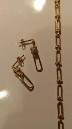 MATCHING 18K GOLD EARRINGS AND BRACELET.SET