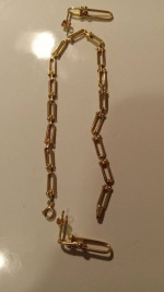 MATCHING 18K GOLD EARRINGS AND BRACELET.SET