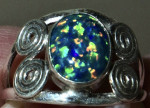 Stunning Ladies Sterling Silver Size 8 Ring with Welo Opal