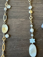 Cute for Spring! * Gold w/ mother of pearl flowers Necklace * Chico's