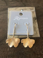 Gold Gingko Drop Earrings - New