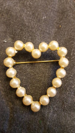 Vntg Brooch - Heart with Faux Pearls