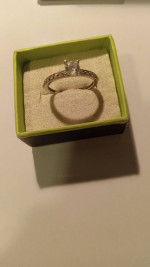 10K WHITE GOLD CZ DIAMONDS SIZE 7