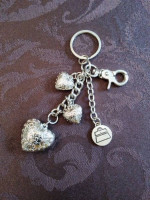 NEW Kathy Van Zeeland Silvertone Hearts Clip-On Keychain