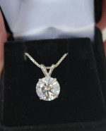 New 3ct Beautiful Moissanite Pendant with a chain