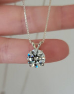 New 3ct Beautiful Moissanite Pendant with a chain