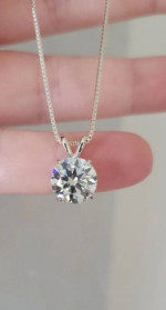 New 3ct Beautiful Moissanite Pendant with a chain