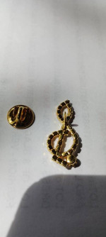 GORGEOUS TREBLE CLEF RHINESTONE GOLD TONE MUSIC NOTE BROOCH TIE LAPEL PIN 1.25"