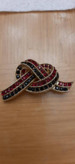LISNER Red/Black or Navy Knot Brooch. 